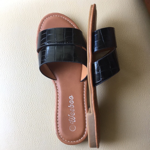 Black faux alligator slides - Picture 3 of 5